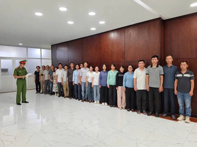 CA phá chuyên án đặc biệt lớn ở 35 công ty, bắt giam kẻ cầm đầu Lê Văn Hiền SN 1984 và 24 người CA phá chuyên án đặc biệt lớn ở 35 công ty, bắt giam kẻ cầm đầu Lê Văn Hiền SN 1984 và 24 người