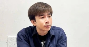 Ca sĩ Chi Dân cùng anh trai rủ nhóm bạn dùng ma túy