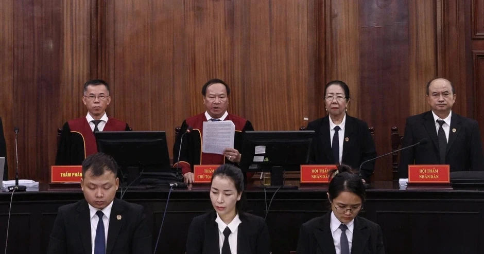 Ca sĩ Chi Dân: “Mong mọi người tha thứ, cho bị cáo cơ hội làm lại cuộc đời” Ca sĩ Chi Dân: “Mong mọi người tha thứ, cho bị cáo cơ hội làm lại cuộc đời”