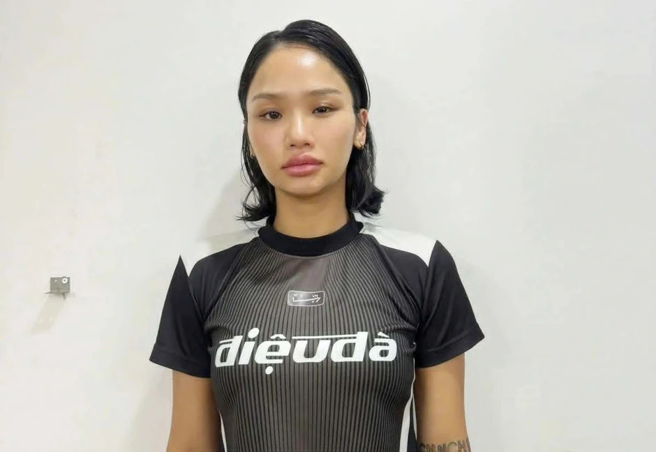 Ca sĩ Miu Lê bị bắt ở Hải Phòng Ca sĩ Miu Lê bị bắt ở Hải Phòng