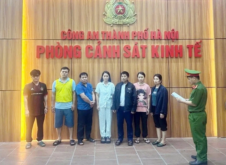 Các đối tượng "tuồn" thịt lợn bệnh vào trường học đã móc nối với cán bộ kiểm dịch Các đối tượng "tuồn" thịt lợn bệnh vào trường học đã móc nối với cán bộ kiểm dịch