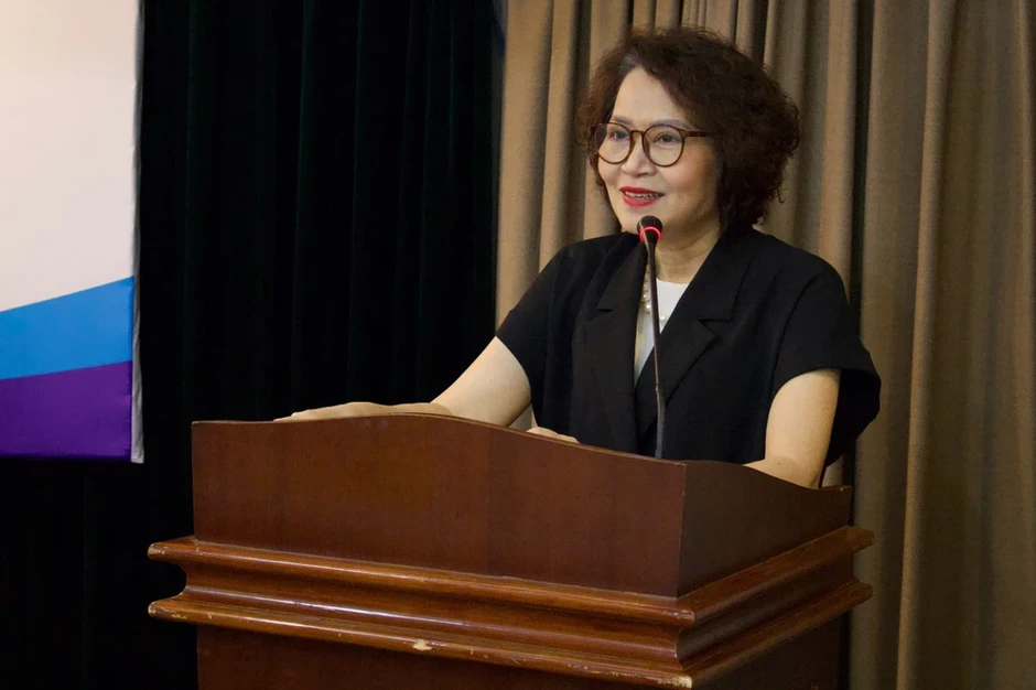 Các luật sư nêu ý kiến về việc mặc áo choàng khi tham dự phiên tòa Các luật sư nêu ý kiến về việc mặc áo choàng khi tham dự phiên tòa