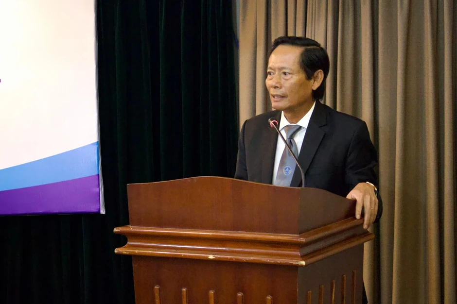 Các luật sư nêu ý kiến về việc mặc áo choàng khi tham dự phiên tòa Các luật sư nêu ý kiến về việc mặc áo choàng khi tham dự phiên tòa