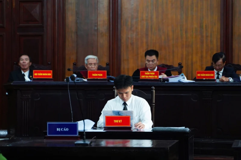 Các thành viên nhóm “Phế liệu chiến tranh BW” lãnh án Các thành viên nhóm “Phế liệu chiến tranh BW” lãnh án