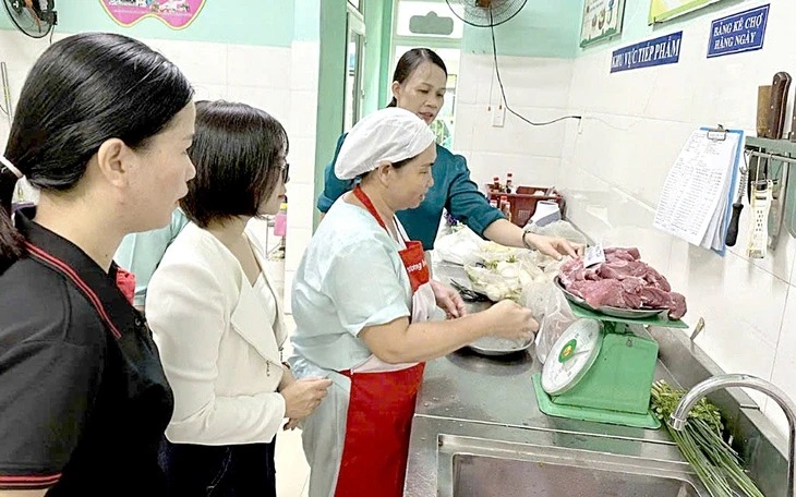 Cách cán bộ kiểm dịch vòi tiền, 'mở cửa' cho 3.600 con heo bệnh vào chợ, bếp ăn trường học Cách cán bộ kiểm dịch vòi tiền, 'mở cửa' cho 3.600 con heo bệnh vào chợ, bếp ăn trường học