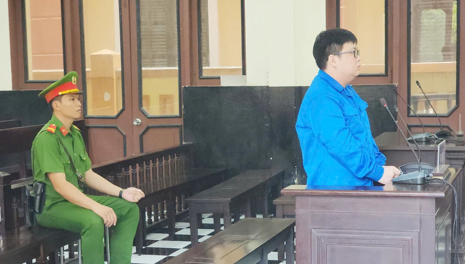 Cái kết của thanh niên giả danh phó giám đốc công an để lừa cô ruột 3,5 tỷ đồng Cái kết của thanh niên giả danh phó giám đốc công an để lừa cô ruột 3,5 tỷ đồng