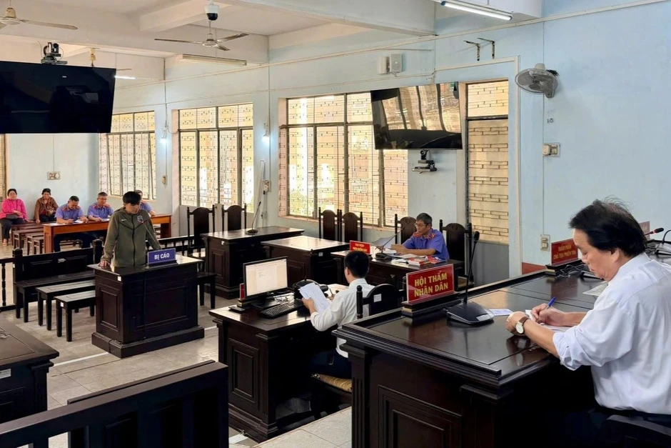 Cầm cố điện thoại rồi rủ thiếu niên 15 tuổi vào tiệm cướp lại Cầm cố điện thoại rồi rủ thiếu niên 15 tuổi vào tiệm cướp lại