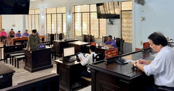 Cầm cố điện thoại rồi rủ thiếu niên 15 tuổi vào tiệm cướp lại