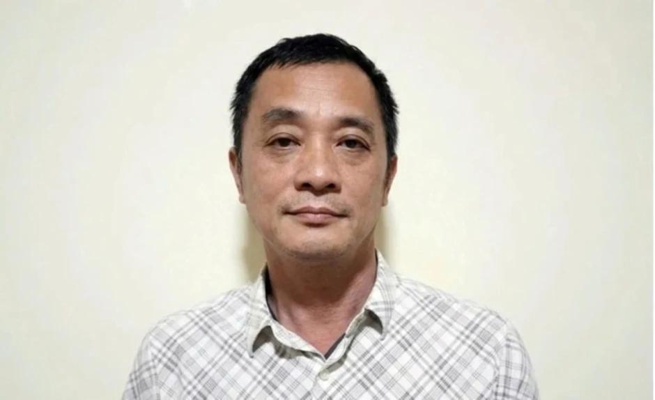 Cán bộ hải quan nhận 8,6 tỷ đồng giúp thương nhân Trung Quốc buôn lậu titan Cán bộ hải quan nhận 8,6 tỷ đồng giúp thương nhân Trung Quốc buôn lậu titan