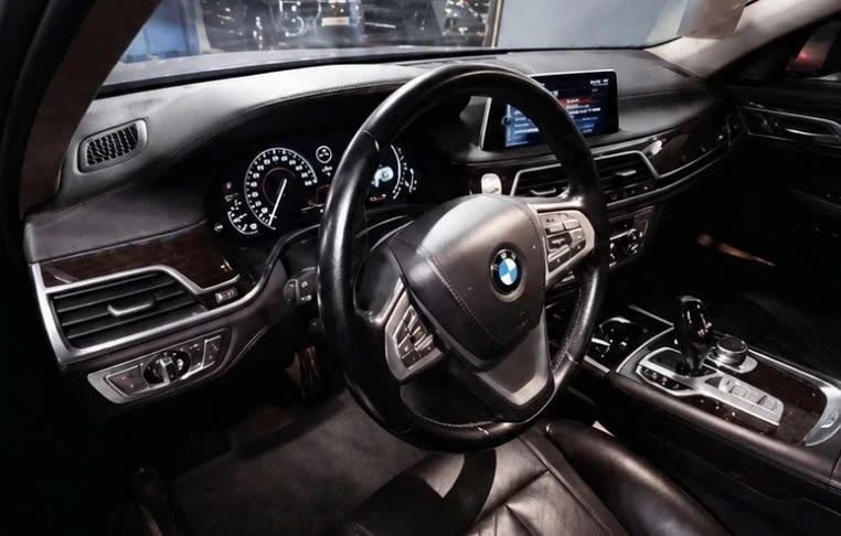 Cận cảnh xe Maybach mang biển 'tứ quý 9' của bà Trương Mỹ Lan được đưa ra đấu giá