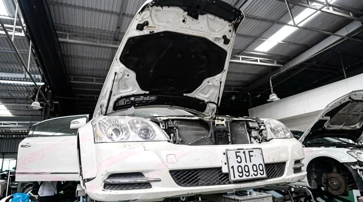 Cận cảnh xe Maybach mang biển 'tứ quý 9' của bà Trương Mỹ Lan được đưa ra đấu giá