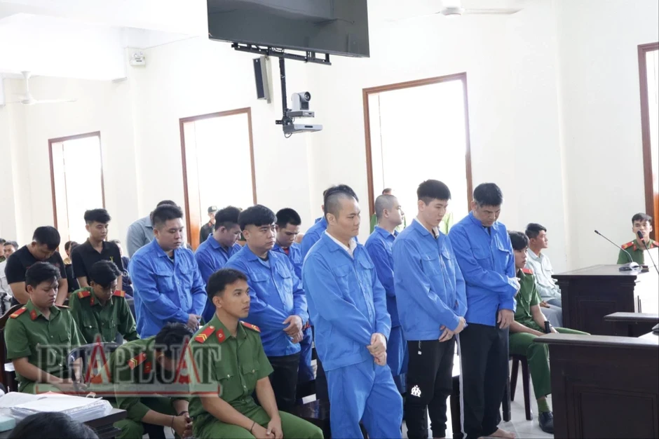 Cần Thơ: 14 bị cáo được đổi tội danh từ giết người sang cố ý gây thương tích Cần Thơ: 14 bị cáo được đổi tội danh từ giết người sang cố ý gây thương tích