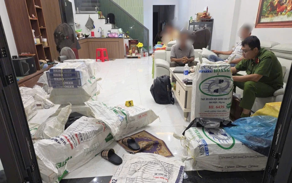 Cần Thơ bắt 4 đối tượng, thu giữ gần 30.000 bao thuốc lá lậu Cần Thơ bắt 4 đối tượng, thu giữ gần 30.000 bao thuốc lá lậu