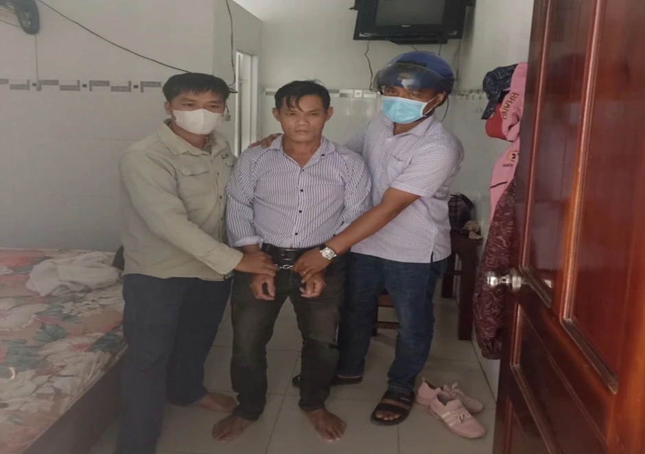 Cần Thơ: Bắt người đàn ông bị truy nã vì giật dây chuyền vàng Cần Thơ: Bắt người đàn ông bị truy nã vì giật dây chuyền vàng
