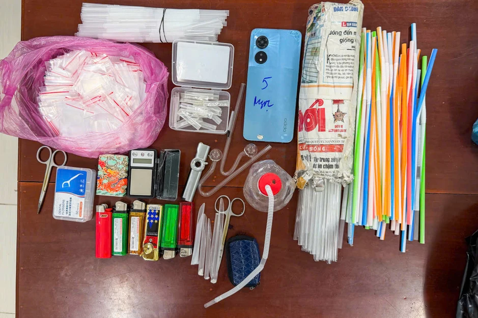 Cần Thơ: Bắt nóng 13 đối tượng tại “ổ” ma túy trong nhà nghỉ Cần Thơ: Bắt nóng 13 đối tượng tại “ổ” ma túy trong nhà nghỉ