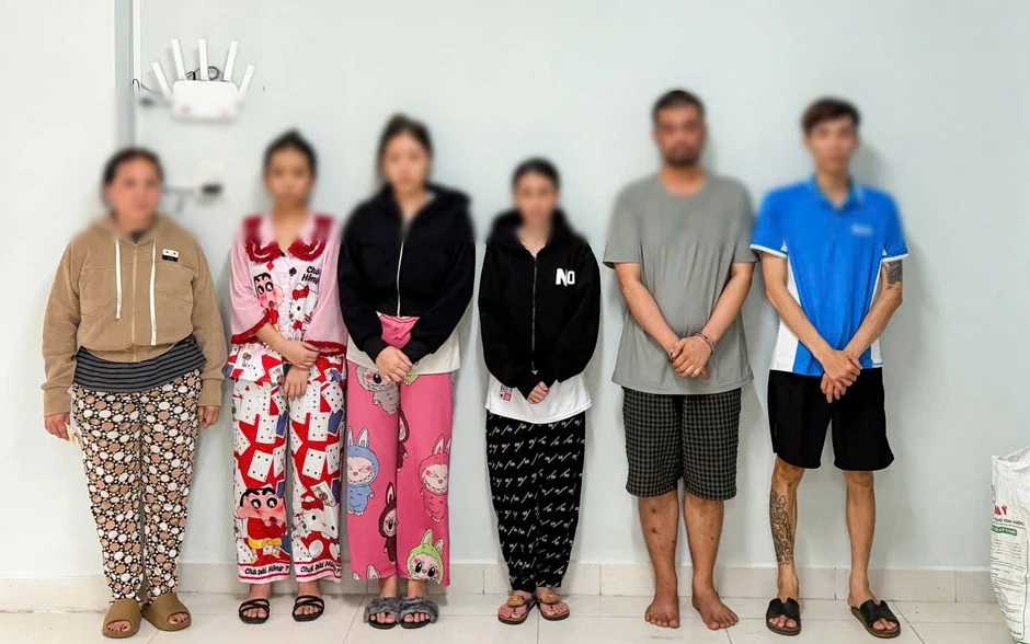 Cần Thơ: Bắt nóng 13 đối tượng tại “ổ” ma túy trong nhà nghỉ Cần Thơ: Bắt nóng 13 đối tượng tại “ổ” ma túy trong nhà nghỉ
