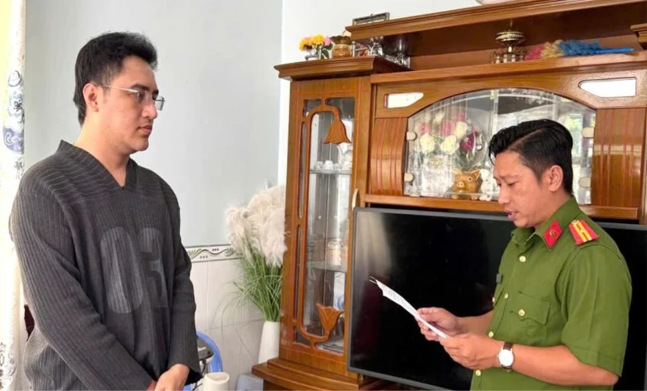 Cần Thơ: Khởi tố, bắt tạm giam 1 nhân viên tín dụng lừa đảo hơn 20 tỉ đồng Cần Thơ: Khởi tố, bắt tạm giam 1 nhân viên tín dụng lừa đảo hơn 20 tỉ đồng