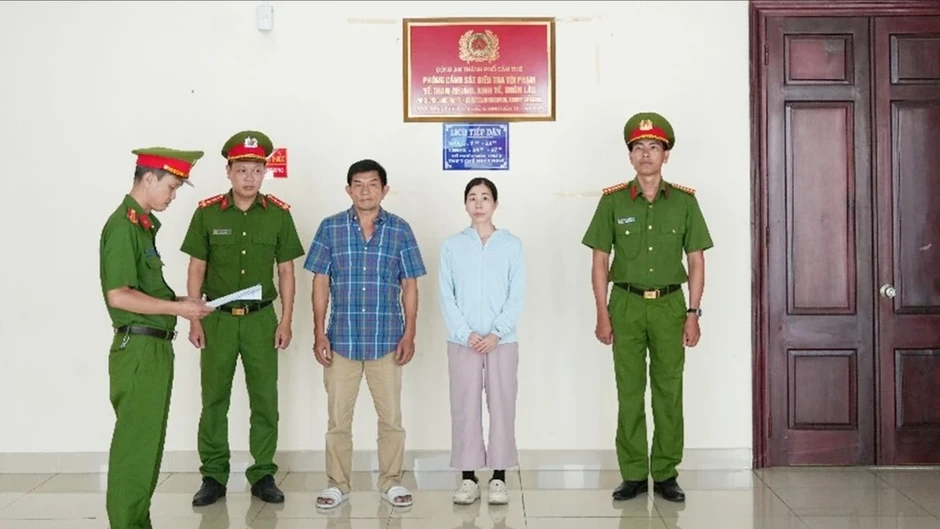 Cần Thơ: Khởi tố cặp vợ chồng sản xuất, buôn bán nước hoa giả Cần Thơ: Khởi tố cặp vợ chồng sản xuất, buôn bán nước hoa giả