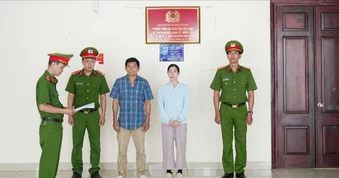 Cần Thơ: Khởi tố cặp vợ chồng sản xuất, buôn bán nước hoa giả