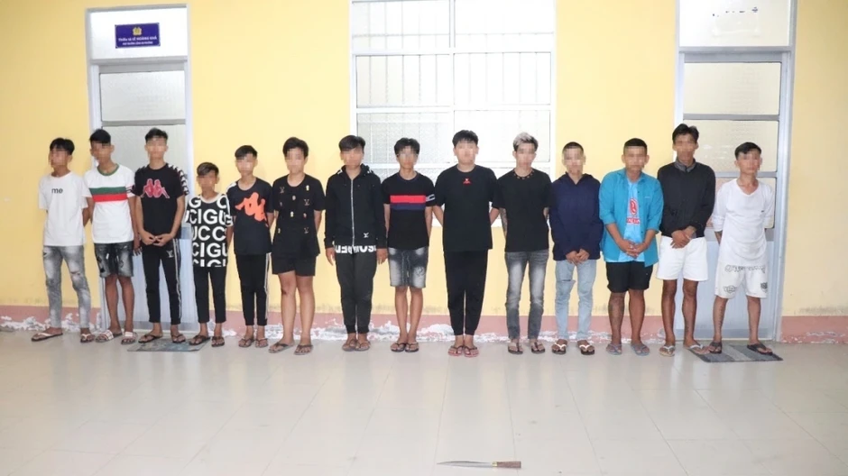 Cần Thơ liên tiếp xử lý các nhóm đối tượng "nhí" vi phạm trong đêm Cần Thơ liên tiếp xử lý các nhóm đối tượng "nhí" vi phạm trong đêm