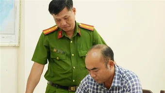 Cần tiền trả nợ và tiêu xài cá nhân, mạo danh sĩ quan Quân đội để lừa đảo