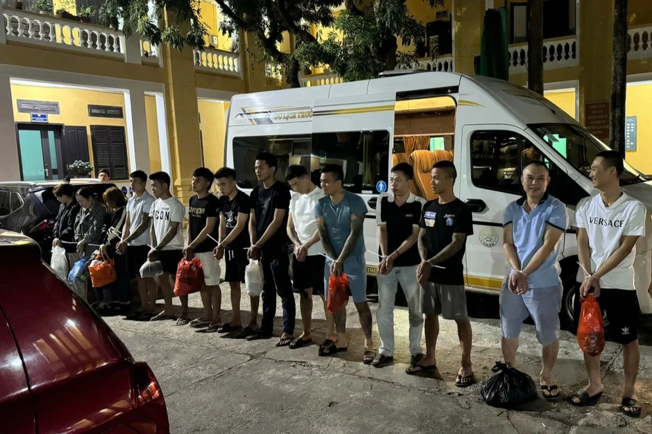 Cảnh báo thủ đoạn mua bán người núp bóng tuyển nhân viên quán karaoke Cảnh báo thủ đoạn mua bán người núp bóng tuyển nhân viên quán karaoke