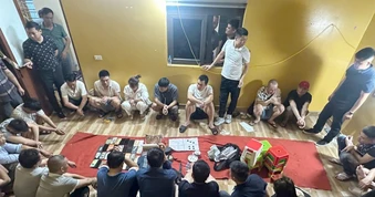Cảnh sát bắt quả tang 25 đối tượng đánh bạc, thu giữ gần 500 triệu đồng