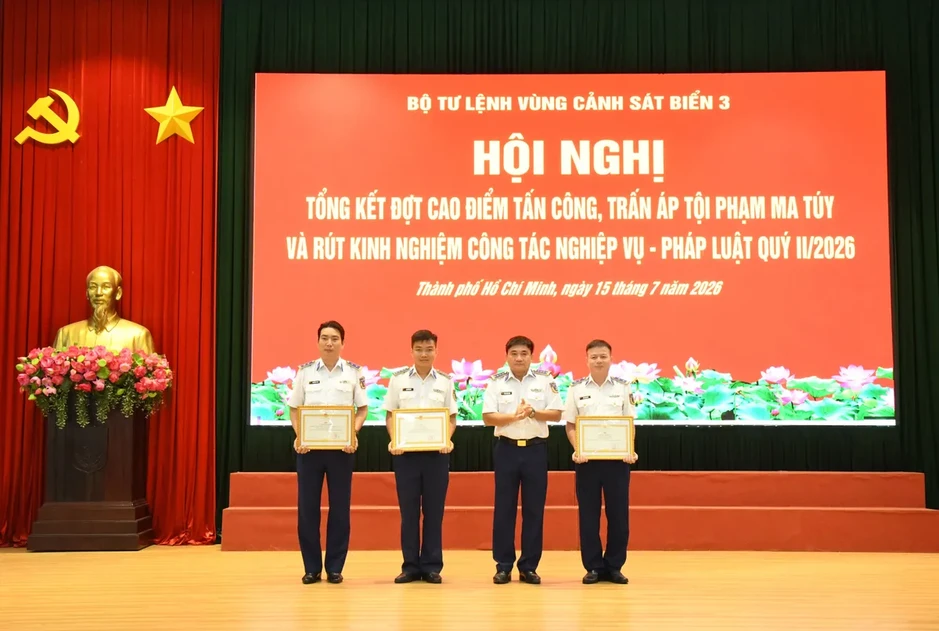 Cảnh sát biển triệt phá nhiều vụ án ma túy và buôn lậu trên biển Cảnh sát biển triệt phá nhiều vụ án ma túy và buôn lậu trên biển