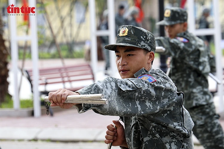 Cảnh sát đặc nhiệm sẵn sàng bảo đảm an ninh cho cuộc bầu cử Quốc hội khóa XVI Cảnh sát đặc nhiệm sẵn sàng bảo đảm an ninh cho cuộc bầu cử Quốc hội khóa XVI