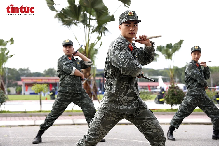 Cảnh sát đặc nhiệm sẵn sàng bảo đảm an ninh cho cuộc bầu cử Quốc hội khóa XVI Cảnh sát đặc nhiệm sẵn sàng bảo đảm an ninh cho cuộc bầu cử Quốc hội khóa XVI