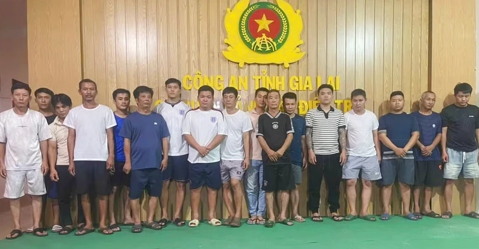 Cảnh sát đột kích loạt tụ điểm, phá đường dây cá độ giao dịch hàng trăm tỷ
