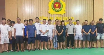 Cảnh sát đột kích loạt tụ điểm, phá đường dây cá độ giao dịch hàng trăm tỷ