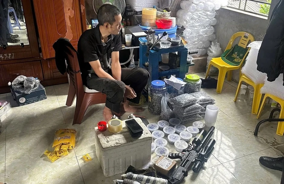 Cảnh sát đột kích nhiều xưởng chế tạo súng đạn Cảnh sát đột kích nhiều xưởng chế tạo súng đạn