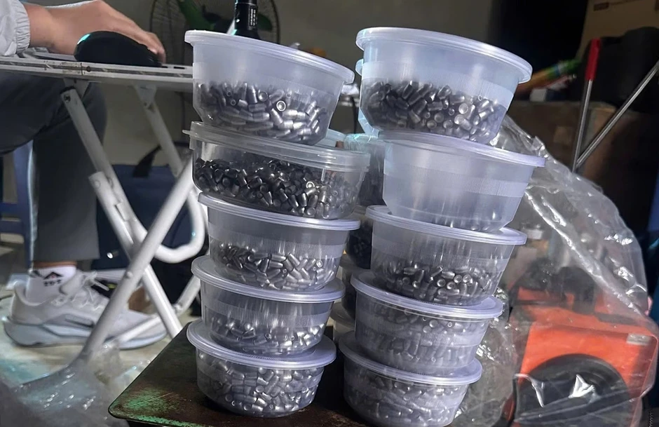 Cảnh sát đột kích nhiều xưởng chế tạo súng đạn Cảnh sát đột kích nhiều xưởng chế tạo súng đạn