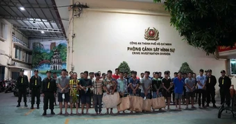 Cảnh sát đột kích sòng bạc, trường gà tại TPHCM