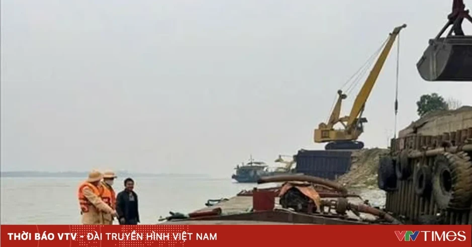 Cảnh sát đường thủy "sờ gáy" bến vật liệu xây dựng không phép tại xã Phúc Lộc Cảnh sát đường thủy "sờ gáy" bến vật liệu xây dựng không phép tại xã Phúc Lộc