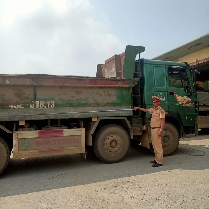 Cảnh sát giao thông Công an Đà Nẵng tổng rà soát xe tải tự đổ trên 15 tấn Cảnh sát giao thông Công an Đà Nẵng tổng rà soát xe tải tự đổ trên 15 tấn