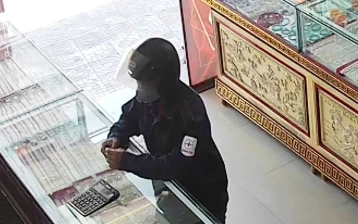 Cảnh sát giao thông phối hợp bắt người cướp giật bỏ trốn liên tỉnh Cảnh sát giao thông phối hợp bắt người cướp giật bỏ trốn liên tỉnh