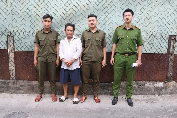 Cảnh sát hình sự bắt 3 người trộm chó bandog và mèo lông xám ở TP.HCM Cảnh sát hình sự bắt 3 người trộm chó bandog và mèo lông xám ở TP.HCM