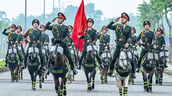 Cảnh sát sẽ mời người dân cưỡi ngựa kỵ binh, ngồi môtô đặc chủng