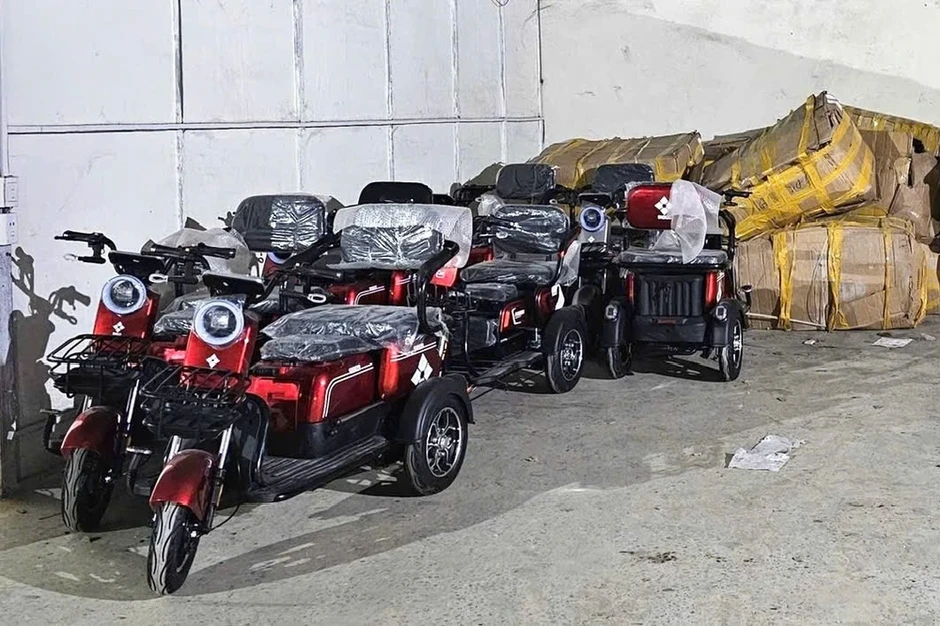 Cảnh sát triệt phá đường dây buôn lậu xe điện từ Trung Quốc về Việt Nam Cảnh sát triệt phá đường dây buôn lậu xe điện từ Trung Quốc về Việt Nam