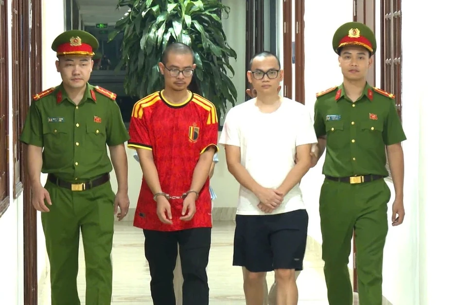 Cảnh sát triệt phá đường dây buôn lậu xe điện từ Trung Quốc về Việt Nam Cảnh sát triệt phá đường dây buôn lậu xe điện từ Trung Quốc về Việt Nam
