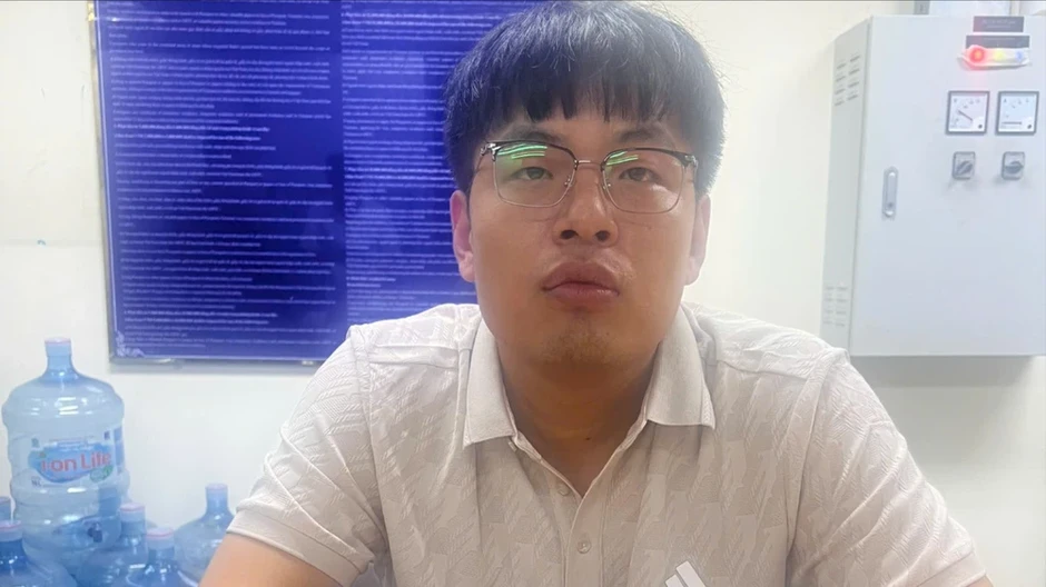 Cảnh sát vây bắt nghi phạm giết đồng hương tại sân bay Tân Sơn Nhất Cảnh sát vây bắt nghi phạm giết đồng hương tại sân bay Tân Sơn Nhất