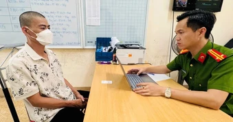 Cảnh sát xét nghiệm ma túy đột xuất với hàng trăm tài xế, phụ xe