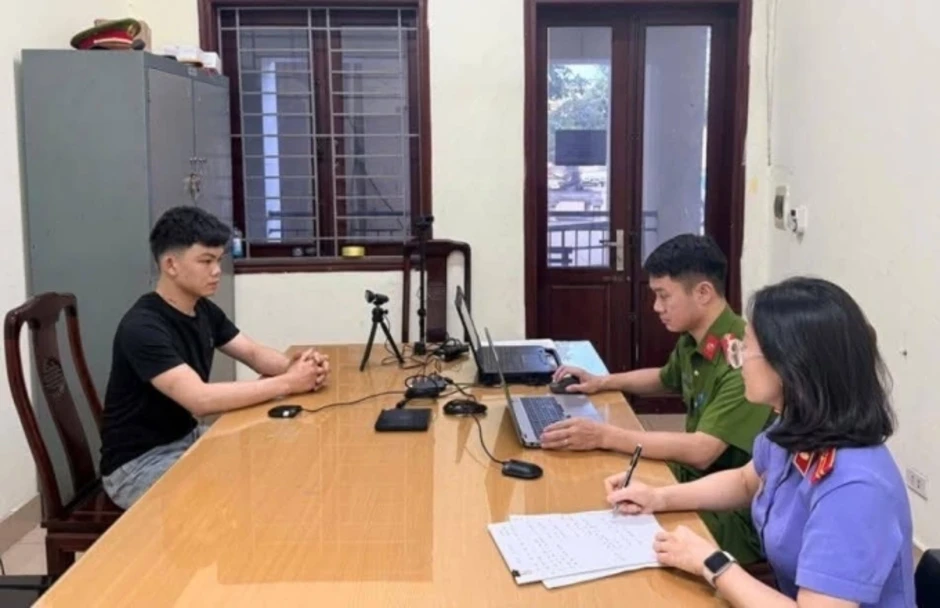 Cào cấu, đấm CSGT khi bị kiểm tra nồng độ cồn Cào cấu, đấm CSGT khi bị kiểm tra nồng độ cồn