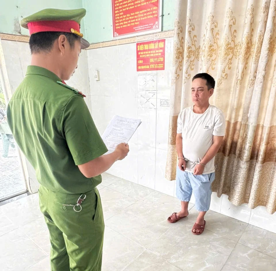 Cậu ruột tử vong sau xô xát tại nhà, cháu trai bị bắt khẩn cấp Cậu ruột tử vong sau xô xát tại nhà, cháu trai bị bắt khẩn cấp