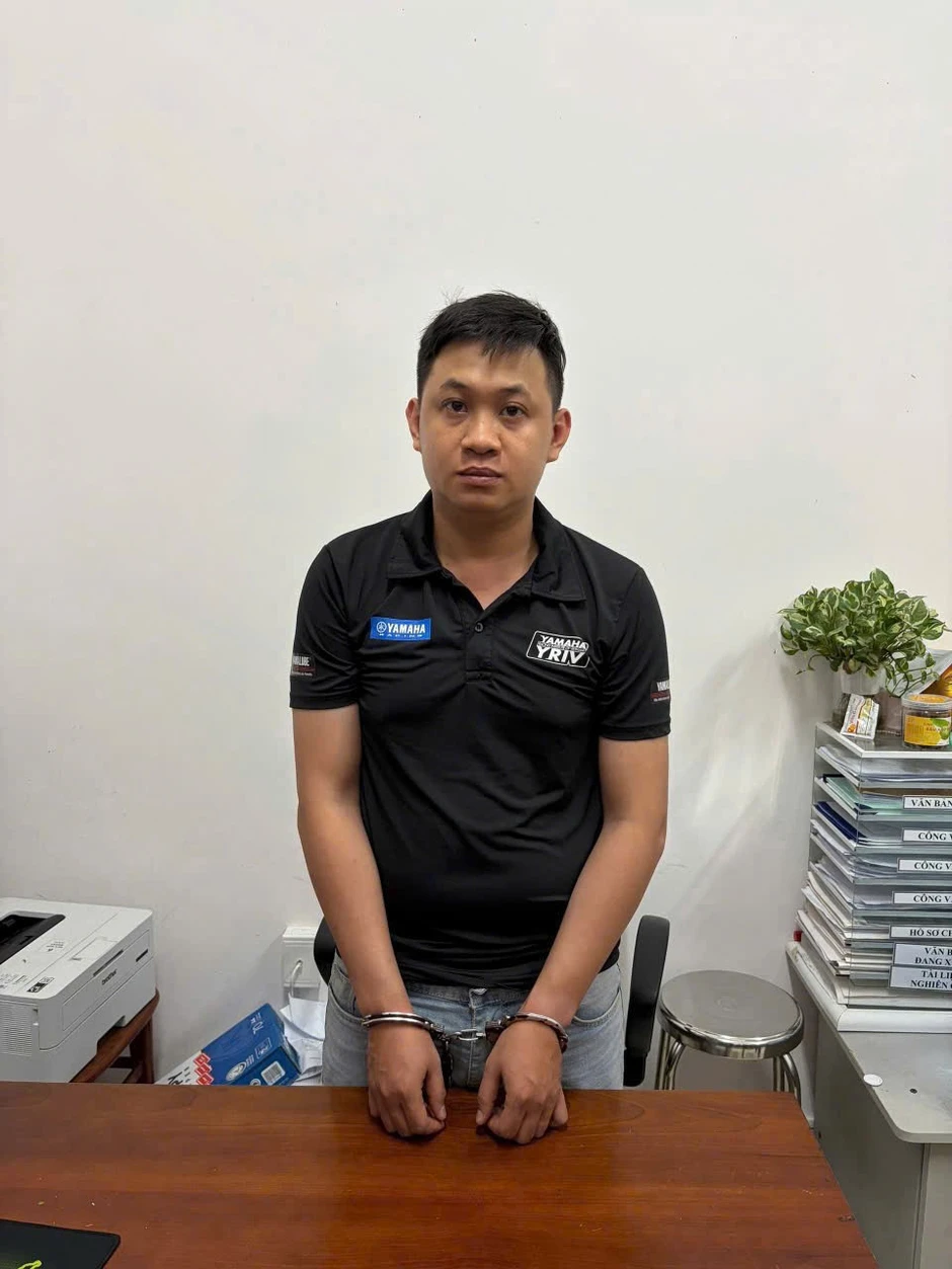 Cạy cửa thoát hiểm cửa hàng Điện máy Xanh, trộm 19 iPhone 17 Pro Max Cạy cửa thoát hiểm cửa hàng Điện máy Xanh, trộm 19 iPhone 17 Pro Max