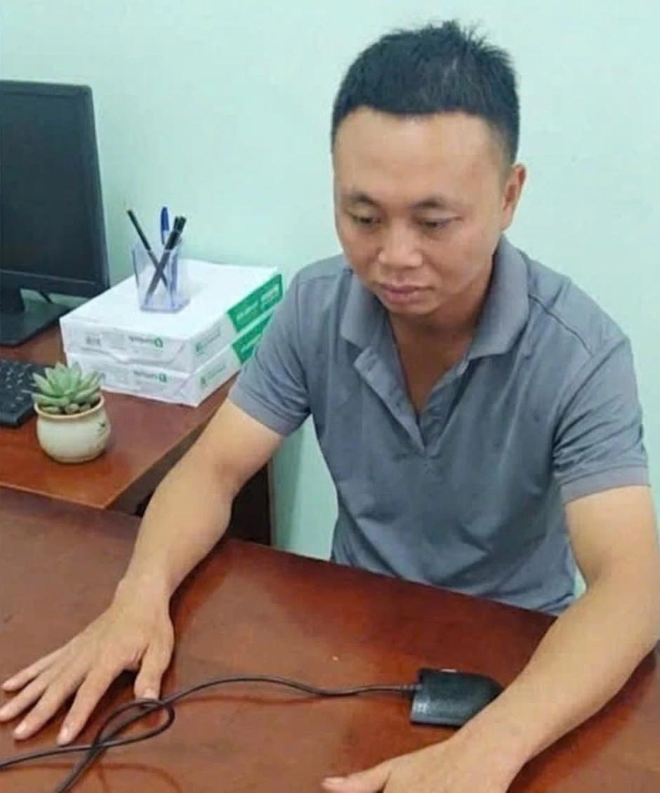 Cha dượng đánh bé trai 'chấn động não' bị tạm giữ Cha dượng đánh bé trai 'chấn động não' bị tạm giữ