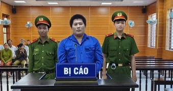 Cha ôm 2 con nhảy xuống sông khiến một bé gái 2 tuổi tử vong