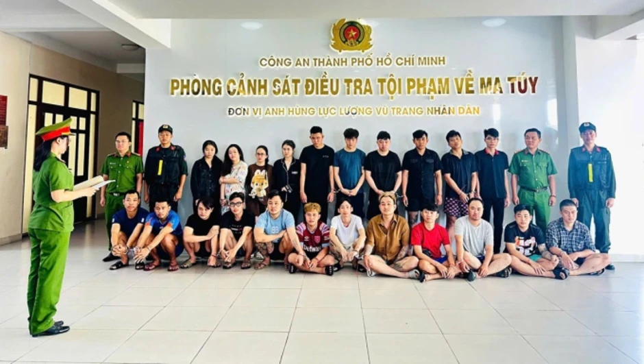 Chặn bắt ôtô nghi vấn ở TP HCM, cảnh sát lần ra đường dây ma túy Chặn bắt ôtô nghi vấn ở TP HCM, cảnh sát lần ra đường dây ma túy